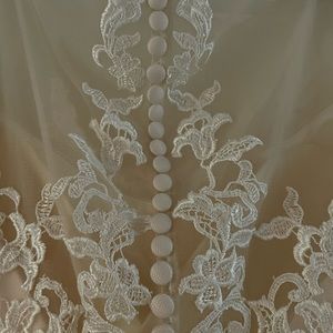 Beautiful Wedding Dress (SZ18-22 *Altered)